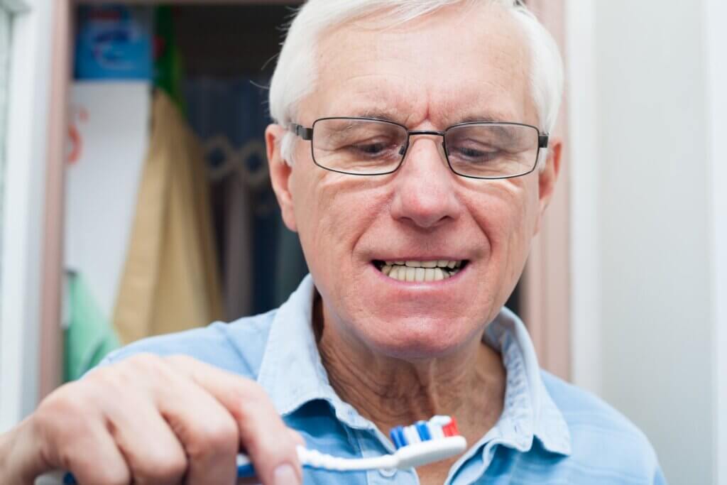 Los efectos del envejecimiento en dientes dependen de los cuidados diarios