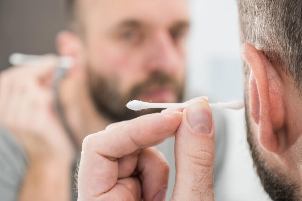 Pour éviter les bouchons dans l'oreille, n'utilisez pas de cotons-tiges