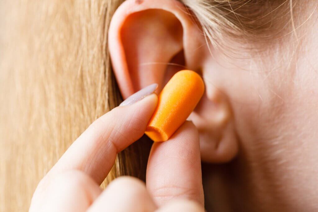 Para evitar los tapones en el oído hay que evitar introducir productos
