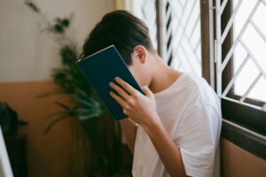 Apego ansioso: qué es y cómo afecta en la adultez