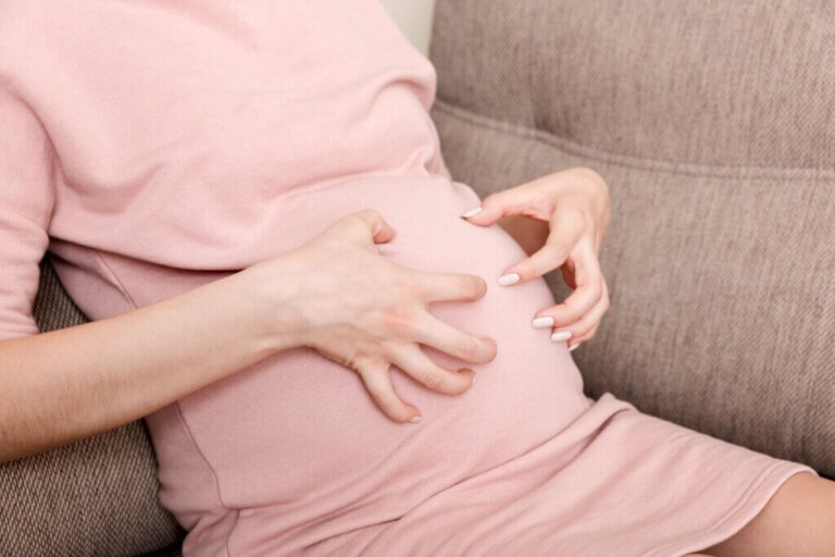 Krämpfe in der Schwangerschaft: Ursachen und wie man sie lindert