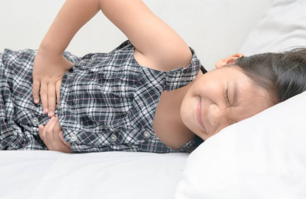 La hepatitis A en niños provoca dolor abdominal