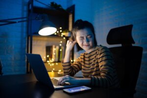 Wat veroorzaakt oorsmeerproppen?