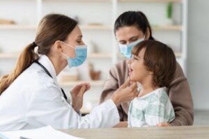 Diphtheria: Symptoms, Causes and Treatment