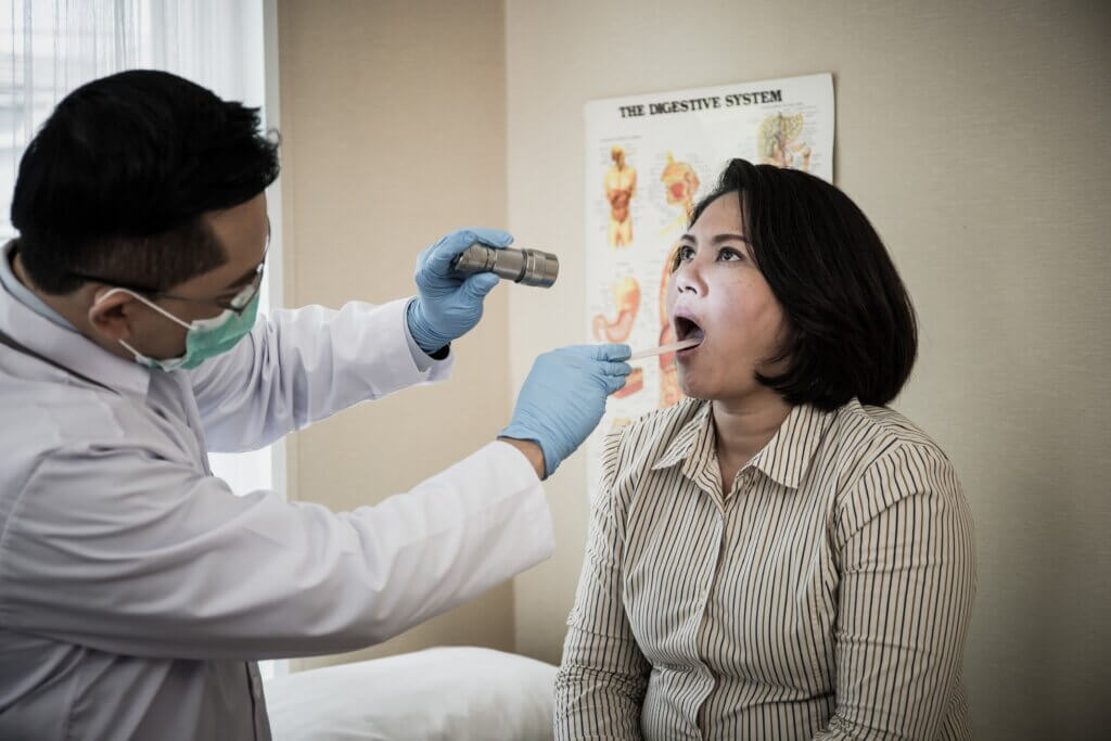 Enxágue bucal diário não está ligado ao câncer oral por si só