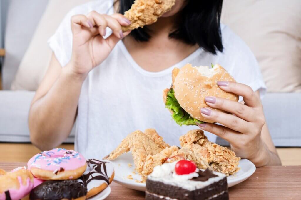 Disturbo da alimentazione incontrollata: sintomi, cause e trattamento