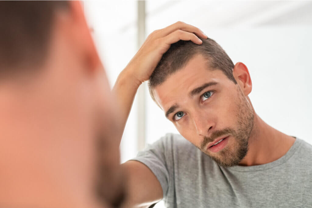 Por que o cabelo cai? Principais causas