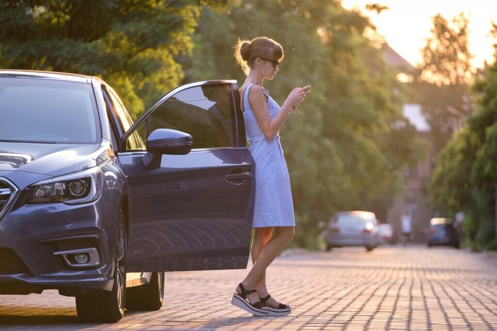 Las recomendaciones para viajes largos en carretera incluyen mantenerse comunicados