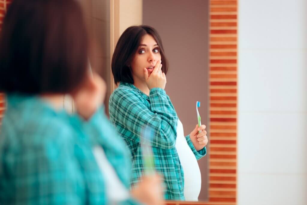 La limpieza dental en el embarazo previene las caries