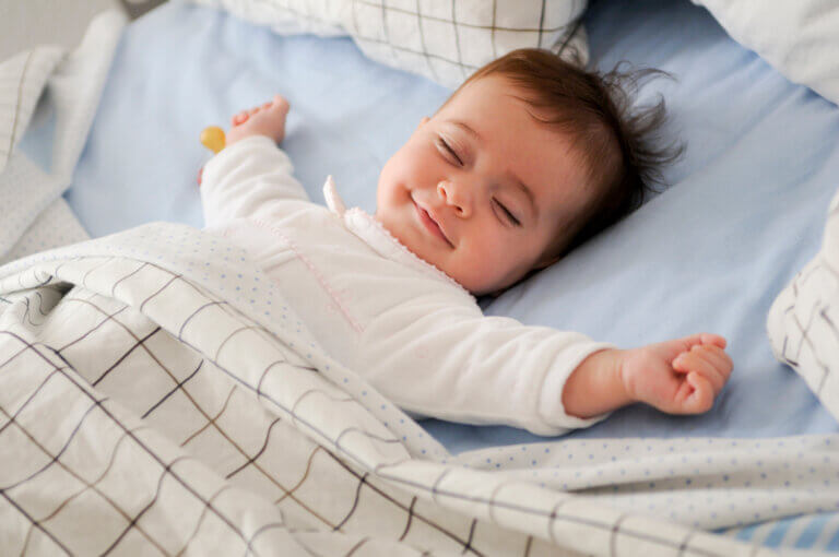 Cómo ayudar al bebé a que duerma toda la noche