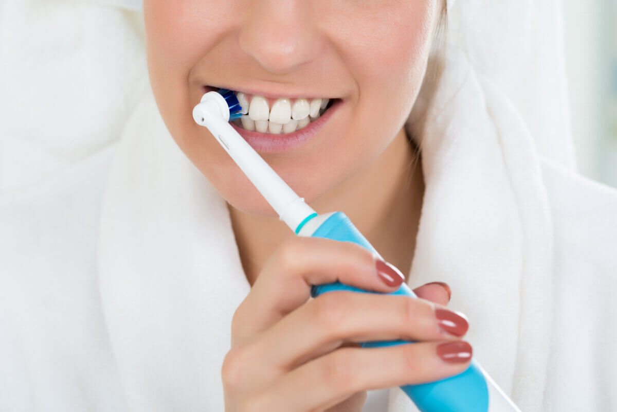 Cuando se trata de elegir cepillo de dientes adecuadamente el cepillo elétrico es la mejor opción