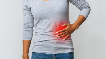 Dolor de costado izquierdo bajo las costillas: causas y cómo tratarlo